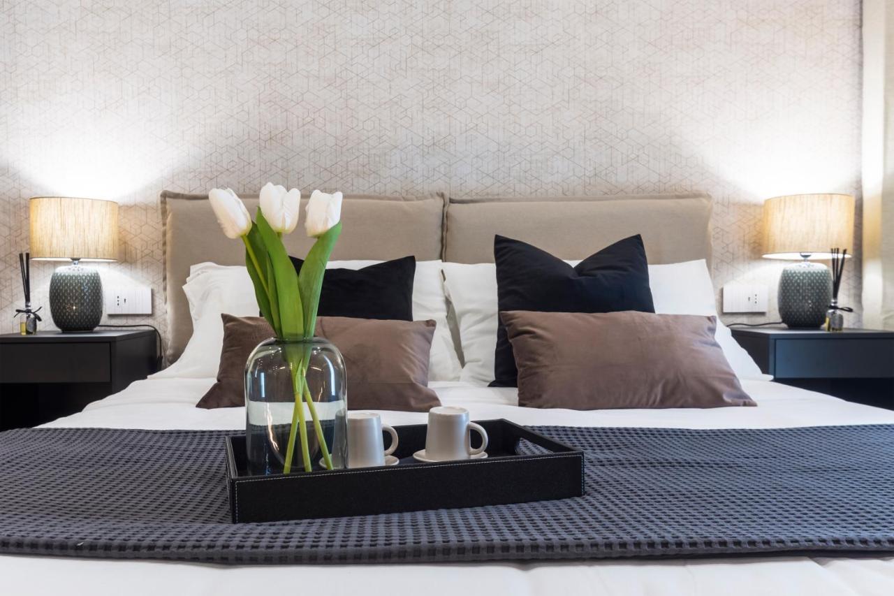 Ostia Holiday Greed Lounge Privee Luaran gambar