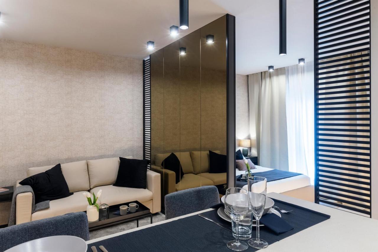 Ostia Holiday Greed Lounge Privee Luaran gambar